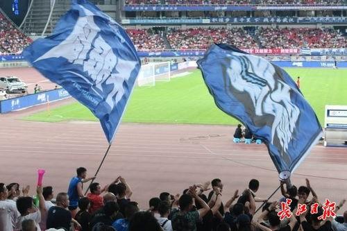 武汉足球今日头条,激战正酣，热点赛事盘点与精彩瞬间回顾