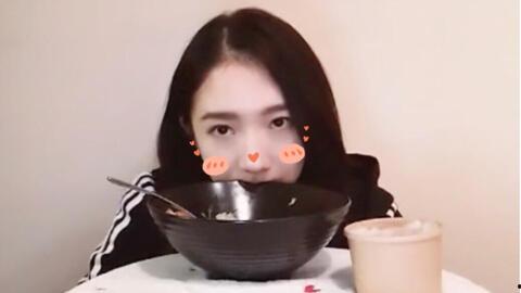 明星吃东西的照片大全,明星们的私房吃货瞬间大盘点